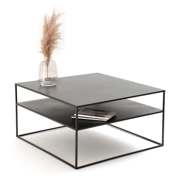 Mesa metálica de centro Kreil negra con fondo blanco y con un libro más un florero pequeño