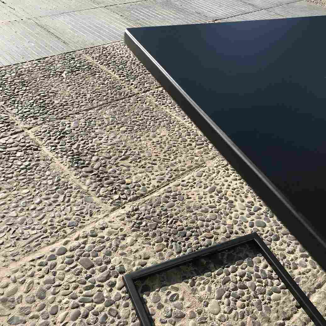 Detalle superior de la Mesa Auxiliar Metálica Soest XL