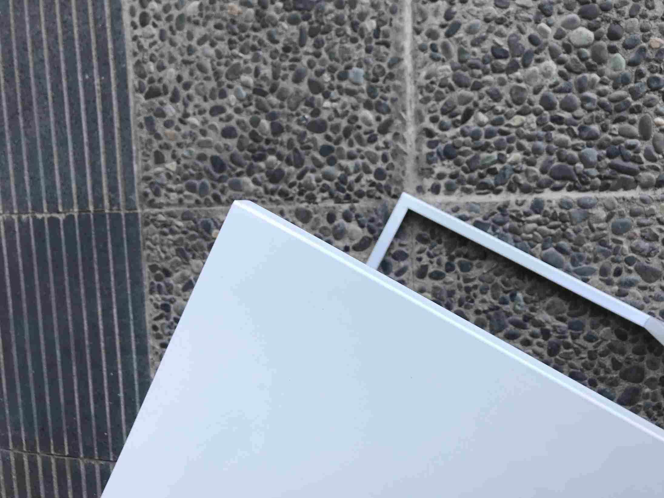 Detalle superior de la Mesa Auxiliar metálica Soest XL Blanco