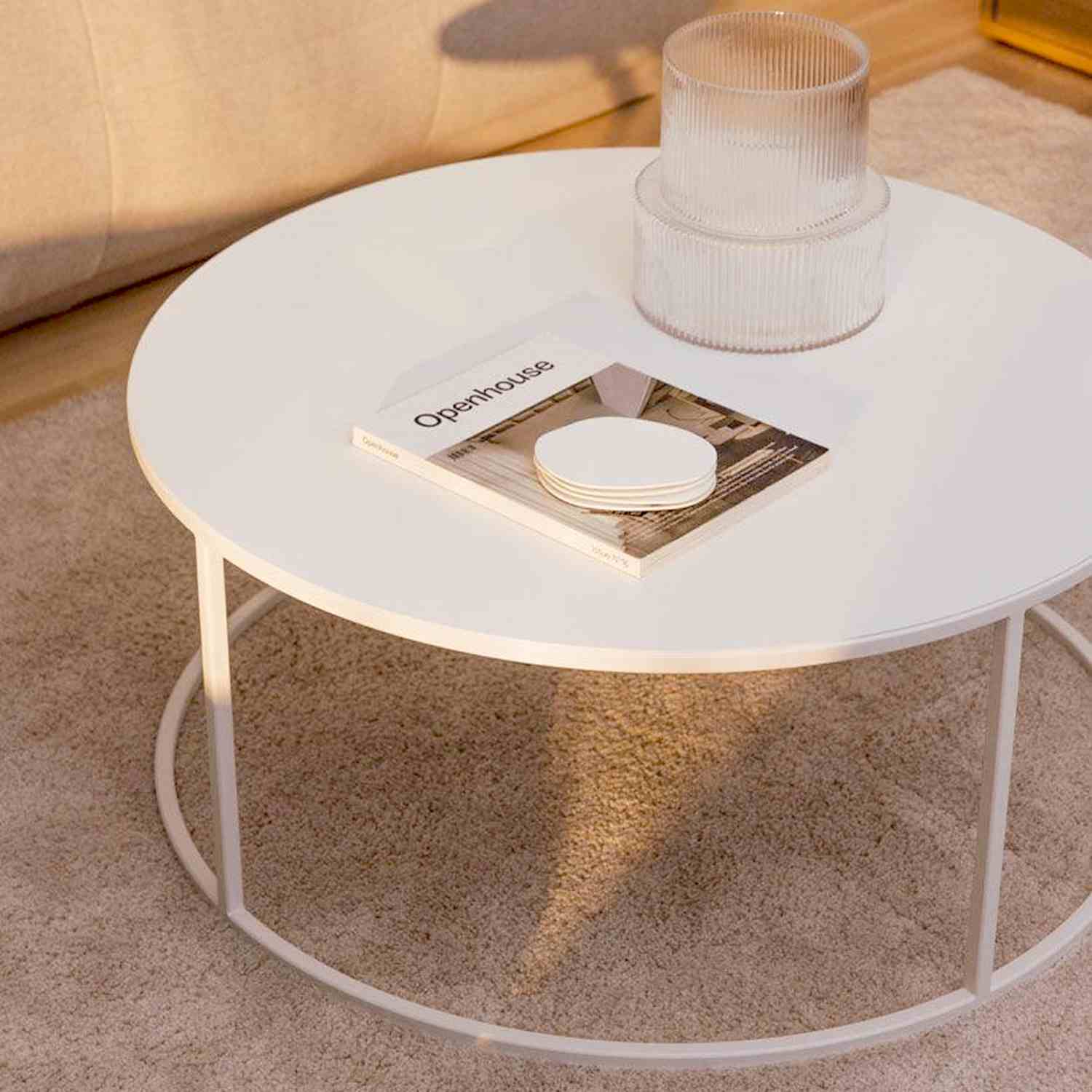 Mesa de centro Vilna Blanco 96×45 ambiebtada en un living